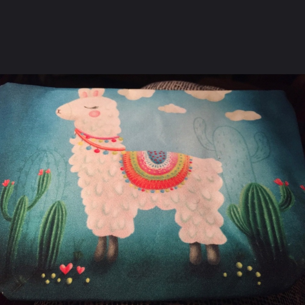 Adorable Llama makeup bag 🦙 - Picture 6 of 6